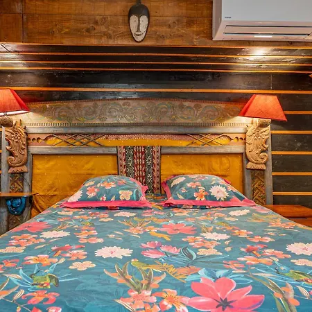 Bateau-hôtel La Petite Annick 2*