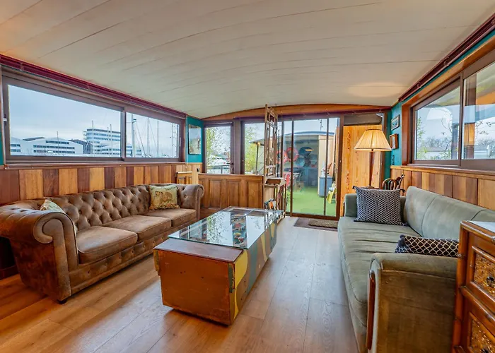 La Petite Annick Hotel en barco 2*