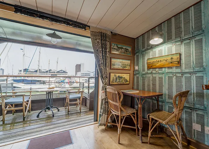 La Petite Annick Hotel en barco 2*