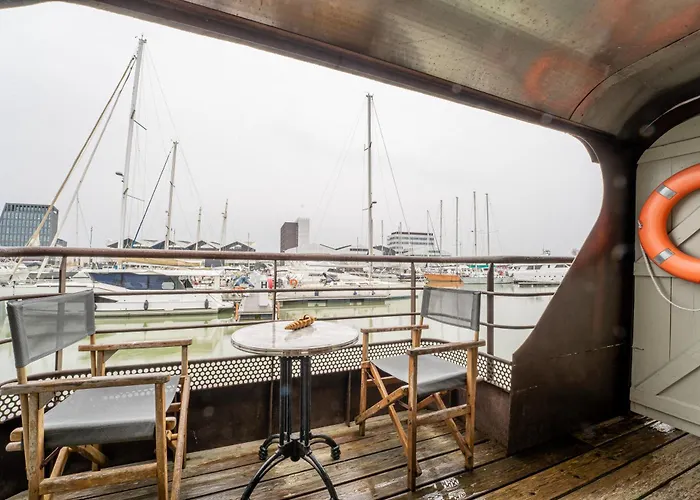 Superbe Peniche En Centre Botel 2*