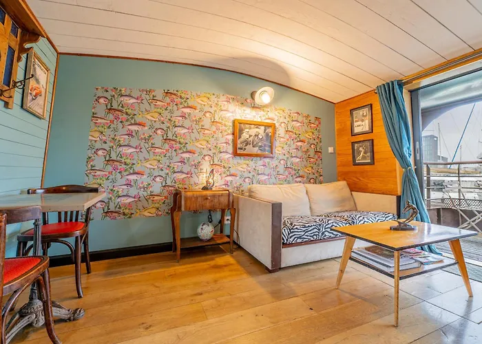 La Petite Annick Hotel en barco 2*