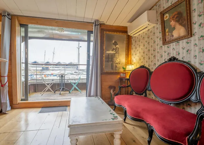 La Petite Annick Hotel en barco 2*