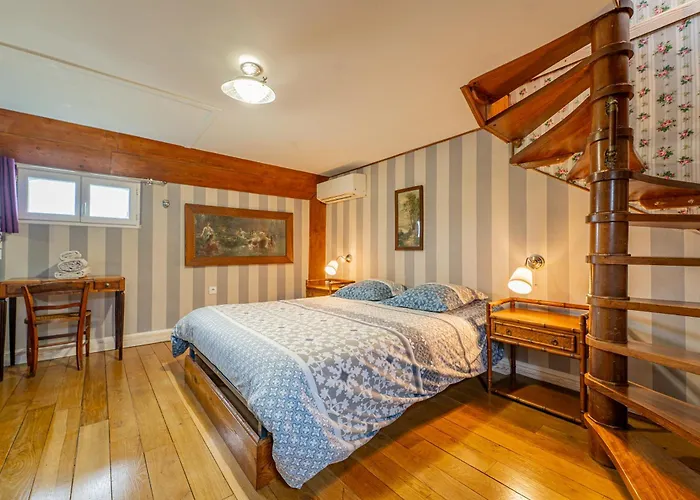 Botel Superbe Peniche En Centre 2*