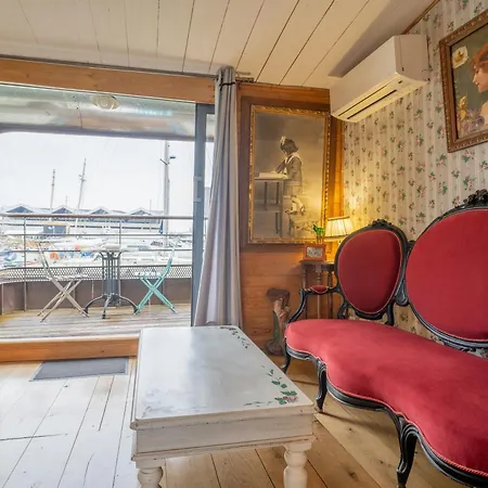 Superbe Peniche En Centre Bådhotel 2*