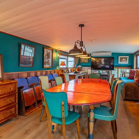 Superbe Peniche En Centre Botel 2*