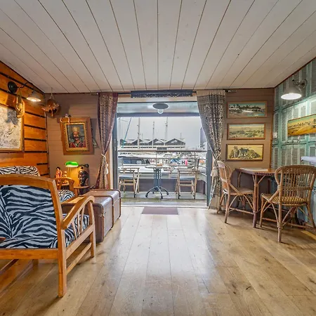 Superbe Peniche En Centre