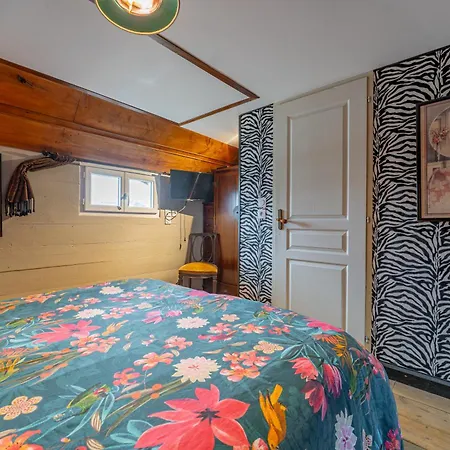 Botel Superbe Peniche En Centre 2*